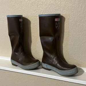 Xtra tuff, salmon sister version. Size 7!